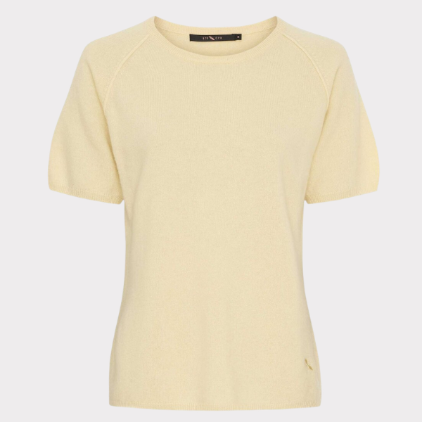 Lys gul cashmere pullover med korte ærmer. BTF Sabrina Cashmere Pullover French Vanilla SS
